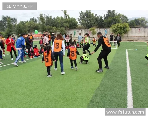 亲子互动乐趣无限充气足球带你体验家庭运动的快乐与亲密