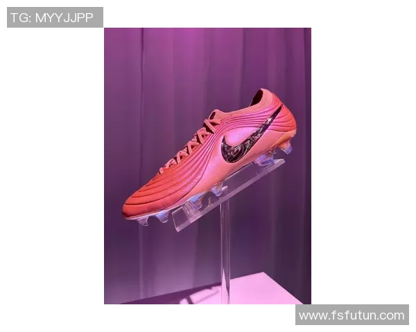 全新足球鞋上市专业性能与时尚设计完美结合助你在赛场上大放异彩